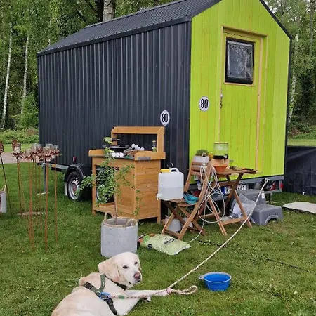 Little * דירהאגן